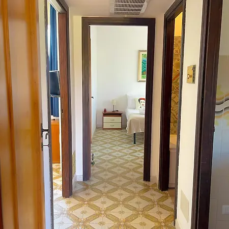 Felyx - Bright, Spacious, And 100 Mt From The Waves - Lavinio Mare Apartment Anzio